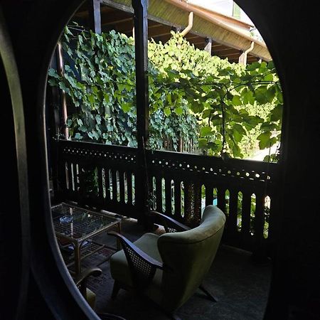 Local Hotel Tbilisi Bagian luar foto