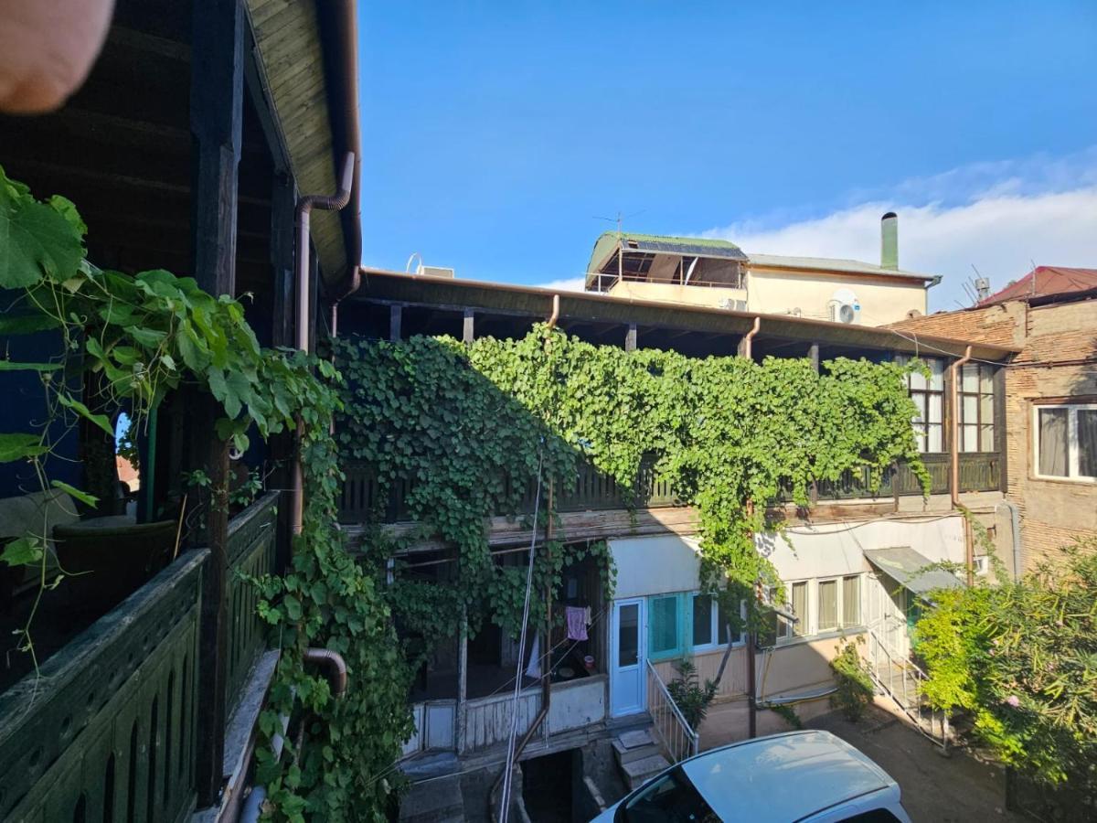 Local Hotel Tbilisi Bagian luar foto