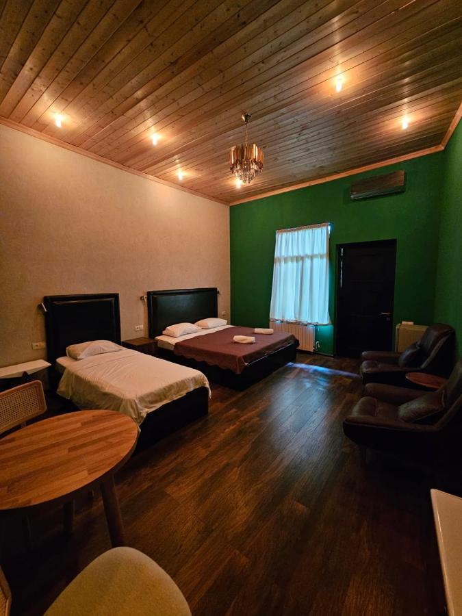 Local Hotel Tbilisi Bagian luar foto