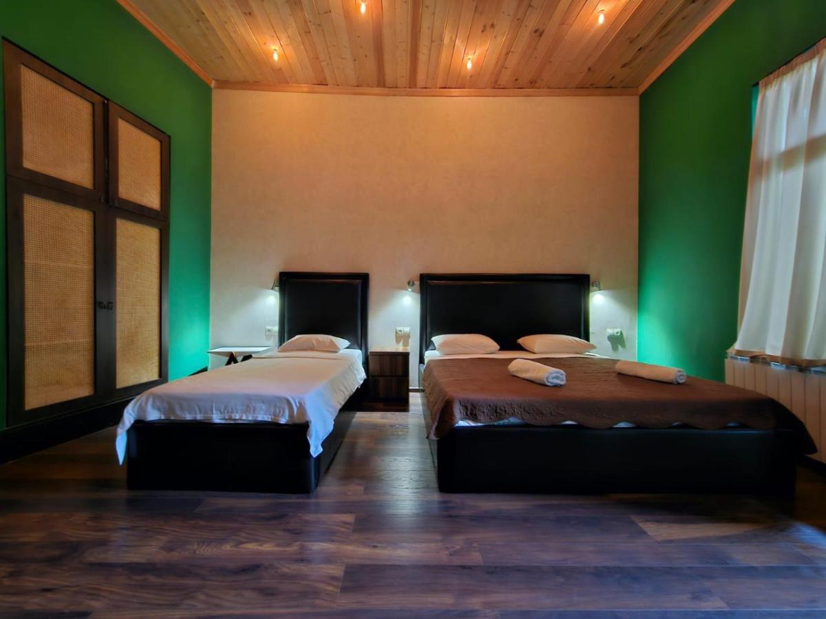 Local Hotel Tbilisi Bagian luar foto